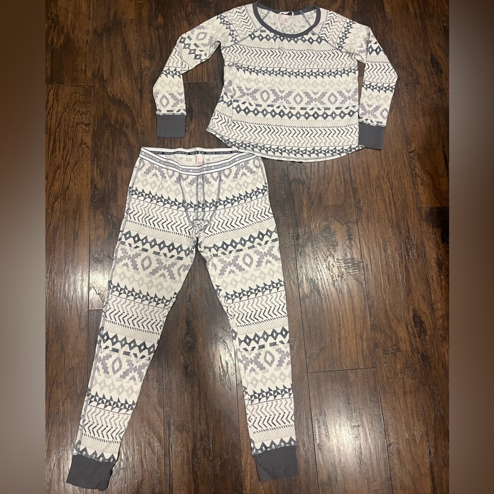 Victoria's Secret Women’s Pajama Set in Gray and White Pattern